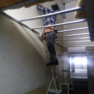 Окачени тавани.