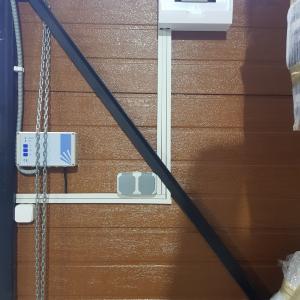 Табло, осветление и контакт