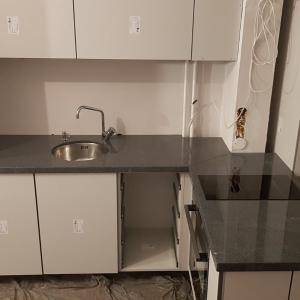 Кухня от естествен  камък.