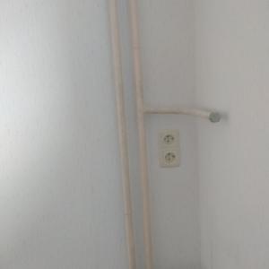 Добавяне на контакти в панелна стая