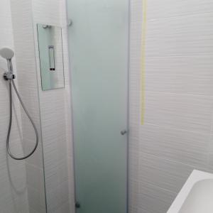 Преградна душ кабина тип "хармоника"