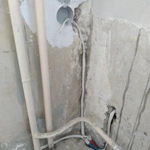 Добавяне на контакти в панелна стая