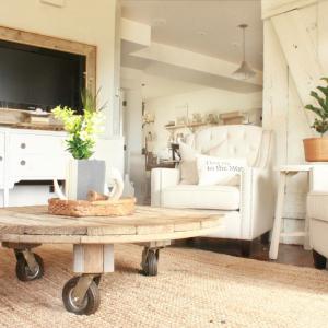 Маса на колела за арт интериор