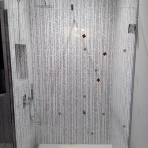 Преградна душ кабина