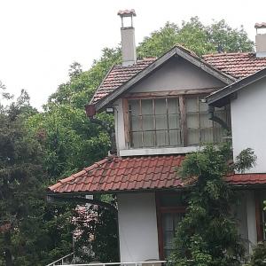 Покрив с навес