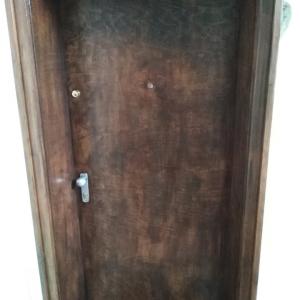 Лак на врати