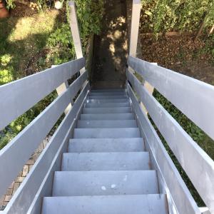 Подмяна на старо дървено стълбище.