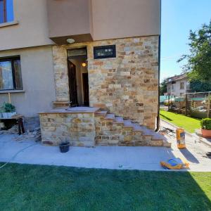 Направа на фасада с камак