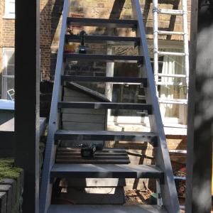 Подмяна на старо дървено стълбище.