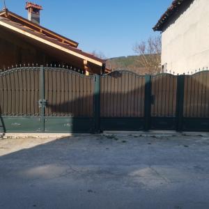 Врата ковано желязо с автоматика