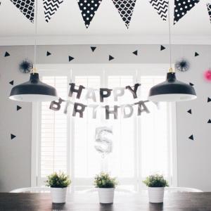 Универсални начини за декориране на помещение за детско парти