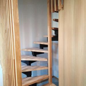 Дървена облицовк на стълби