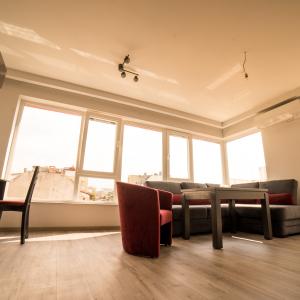 Дневна с кухня