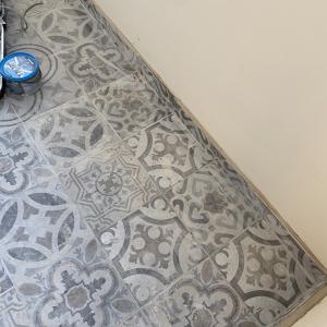 Шпакловане боя и Нови плочки на терасата