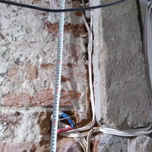 С внимание към местата, където минават кабели