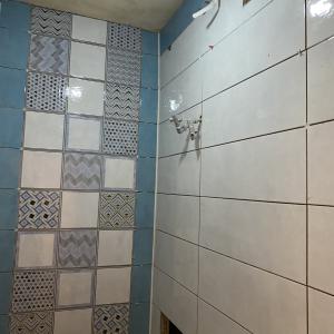 Лепене на плочки в банята