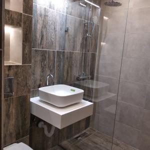 Лепене на плочки-Баня.