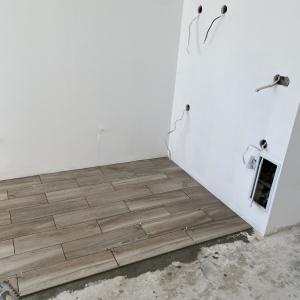 Лепене на Плочки в хола с трапезария