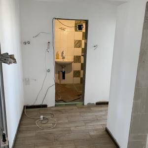 Лепене на Плочки в хола с трапезария