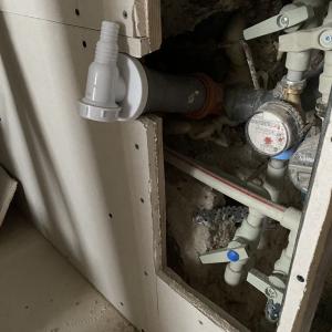 Нови водомери и тръби в кухнята