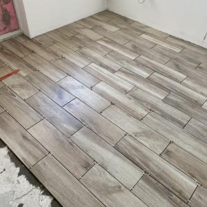 Лепене на Плочки в хола с трапезария