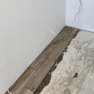 Плочки в хола с трапезария