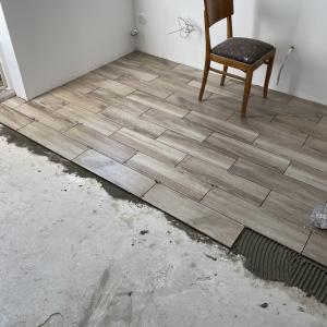 Лепене на Плочки в хола с трапезария