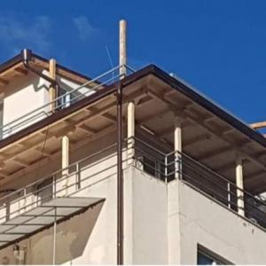 Дървен навес