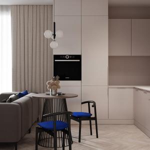 Малка кухня със синьо присъствие