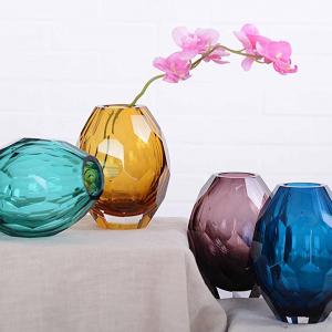 Масивни стъклени вази във всякакви цветове
