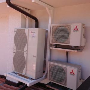 Външн агрегат  на термопомпа MITSUBISHI.