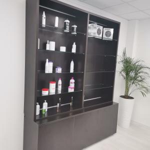 Изложбен стилаж