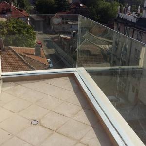 стъклен парапет цял профил