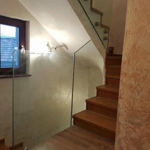 Стъклен парапет