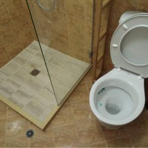 Монтиране на стъклен параван