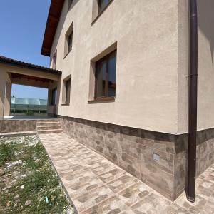 EDAD33E4-421E-4B7D-985E-0850097D67C6