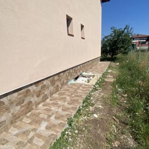 C51D51B7-E5D1-40E9-B0A1-DD58C9863853