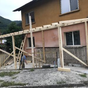 Дървен навес