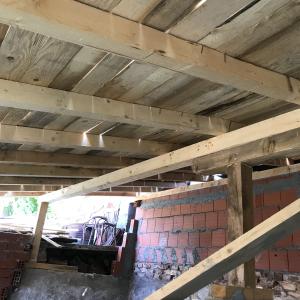 Дървен навес