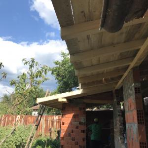 Дървен навес