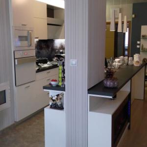 Кухня с декоративна камина _33