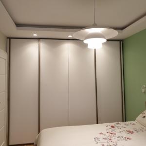 Модерен интериор, комплексно обзавеждане на жилище с акцент върху детайла _36