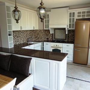 Класическа кухня от масивен дъб с патина _8