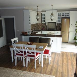 Класическа кухня от масивен дъб с патина _7