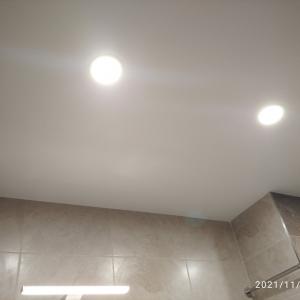 Лед осветление 3 бр. лунички и допълнително тяло над огледалото