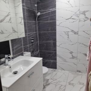 IMG-f04e7ba53b962d37e2b205c1725af0d3-V