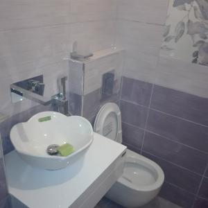 IMG-9f988e17df0f413b892a82384e0085a1-V