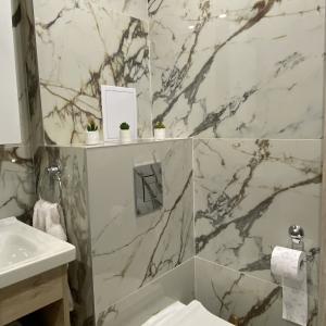 IMG-3b9a52033bd345b7b141a0263942e3a4-V