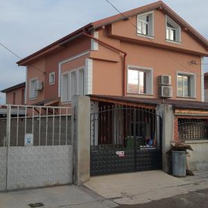 IMG-c4e5e30efb9dfe451494aedd58c3c065-V