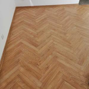 laminat-na-ribena-kost